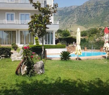 Tragjas Casa | Vila Elida