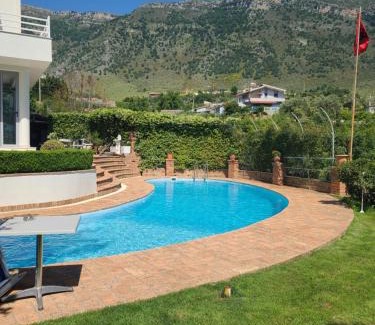 Tragjas Casa | Vila Elida
