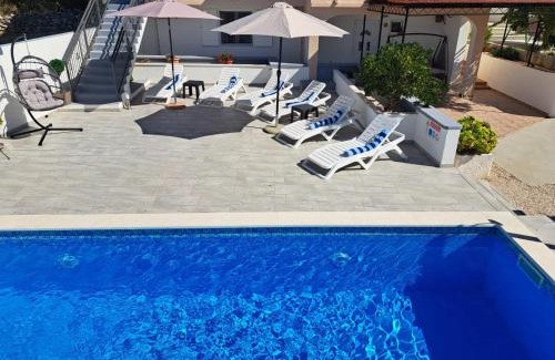 Dvornica Villa | Vila Leona