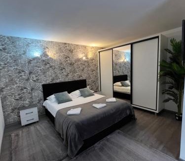 Sura Mica Casa | Vila Mirela