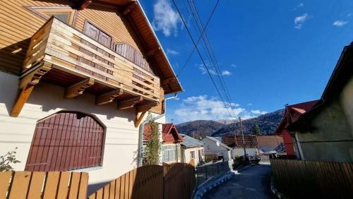 Busteni Casa | Vila Poiana Verde