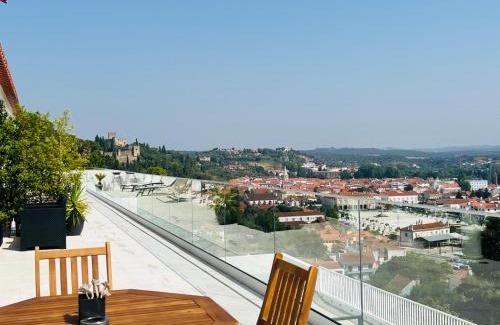 Tomar Apartamento | Vila Pombal Tomar Apartments - Pool & City Views