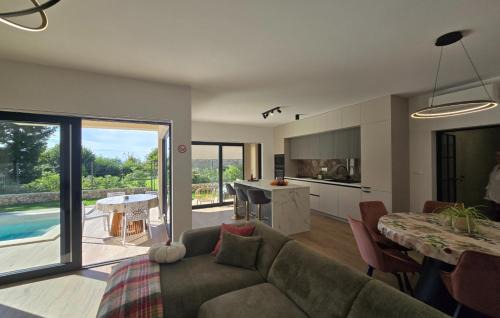 Sarsoni Villa | Vila SUNLIFE with pool&sauna by Villas Guide