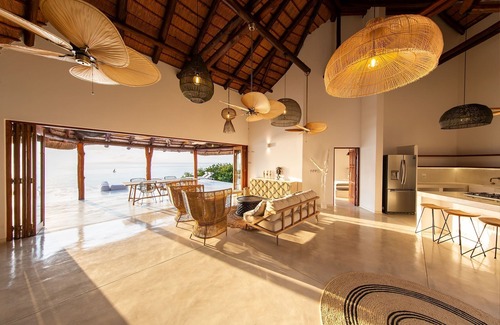 Vilanculos Villa | Overlooking Ocean Private Beach House