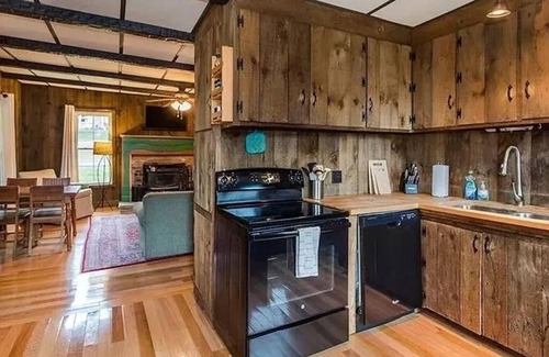 Vilas Cabaña | Vilas Cottage - Located less than 10 min from King Street, 100yr old farm house