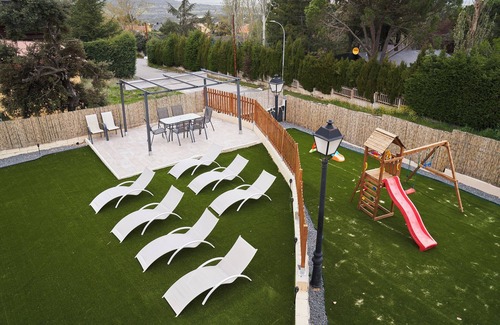 Los Angeles de San Rafael Villa | Villa con piscina climatizada en el interior de la casa y mucho más.