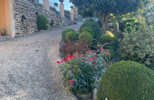 Saint-Martin-de-la-Brasque Casa | VILLA PEYRONEL AT THE FOOT OF THE LUBERON
