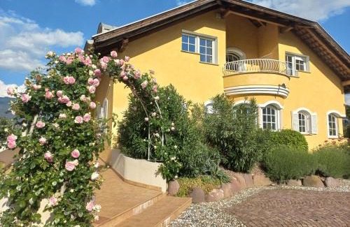 Cornaiano Apartamento | Villa Raifer
