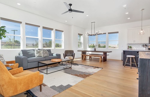 Bloomington Condominio | Nueva Villa 3, All Master Suites Resort! Bloomington Country Club