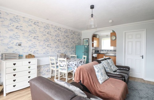 Corton Cabaña | VILLA 109, pet friendly, country holiday cottage, with pool in Corton