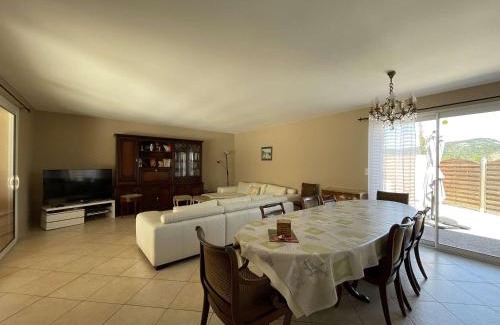 Vallon-Pont-d'Arc Casa | Villa 11 Pers à Vallon-Pont-d'Arc - Piscine Privée, 5 Ch, Jardin, Proche Centre - FR-1-382-213