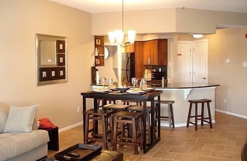 Highland Lake Estates Condominio | Villa 1104 - Este condominio 1/1 tiene una gran vista del lago Travis con una cama king