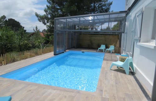 Anglet Casa | villa 12 pers climatisée, piscine chauffée couverte ou non,2km mer, golf, jardin