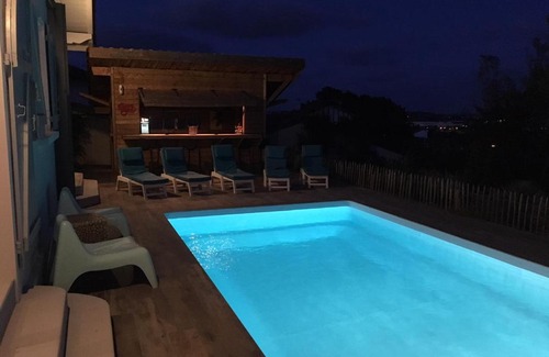 Anglet Casa | villa 12 pers climatisée, piscine chauffée couverte ou non,2km mer, golf, jardin