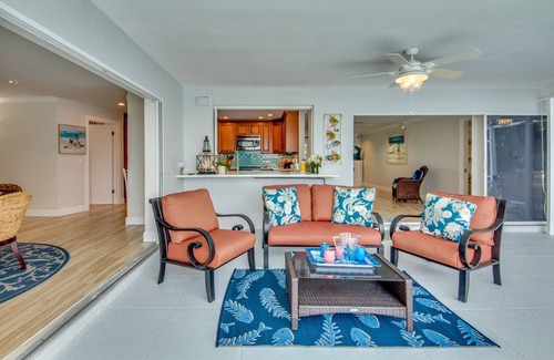 Caloosahatchee Casa | Villa 2 Beautiful Sunsets, Pool, 200' Canal. 52 reviews.