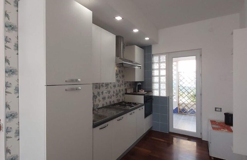 Maddalenedda Casa | Maravillosa casa de madera restaurada por el mar con jardín privado