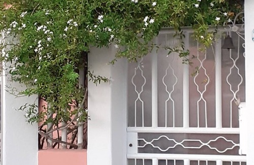 Maddalenedda Casa | Maravillosa casa de madera restaurada por el mar con jardín privado