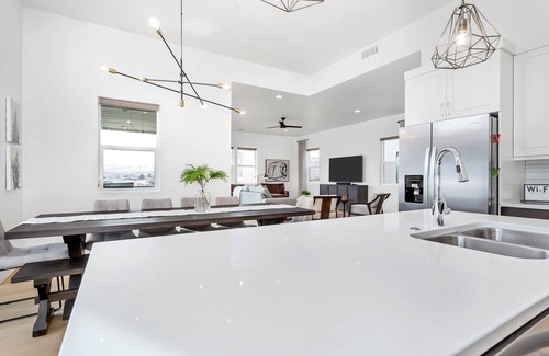 Bloomington Condominio | ¡Nuevo listado! Todas las Master Suites Villa 20! Se admiten perros ¡Vistas impresionantes!