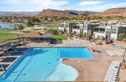 Bloomington Condominio | Villa #22 Bloomington Country Club: Pool, Golf, Restaurant