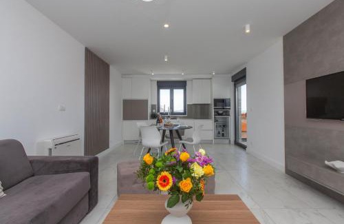 Okrug Gornji Apartamento | Villa 23 A heated pool