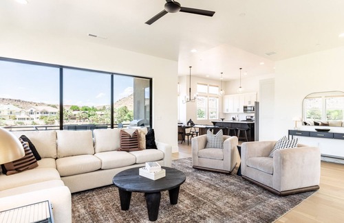 Bloomington Condominio | Villa 34 brand new listing!