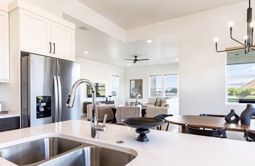 Bloomington Condominio | Villa 34 brand new listing!