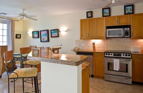 Grace Bay Condominio | Villa 502 1er piso, 2 habitaciones, 2 baños Piscina / jardín Villa (4-5 personas)