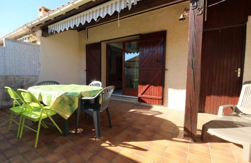 Portiragnes-Plage Villa | Villa 6 couchages 3 chambres terrasse ombragée parking dans résidence sécurisée piscine commune 400m de la mer LRJP93