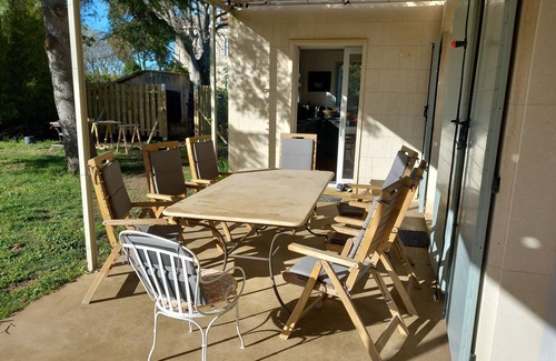 Calvisson Villa | Villa 8 people 5 bedroom, close to village center, piano, large swiming pool