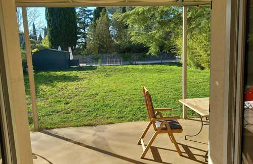 Calvisson Villa | Villa 8 people 5 bedroom, close to village center, piano, large swiming pool