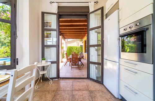 Cansalades Villa | Villa Abaesko, con Jardín y Piscina Privada