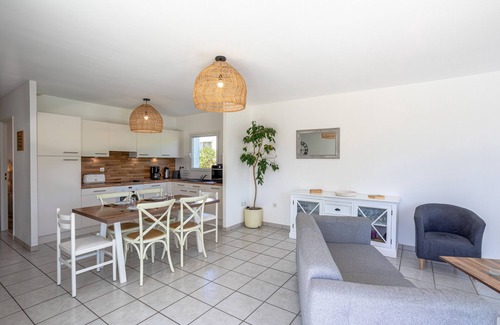 Chateau-d'Olonne Villa | Villa 'Accacia Avec Piscine Privée' con piscina privada, terraza privada y Wi-Fi