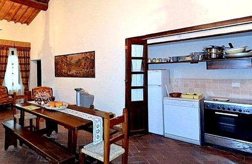 Rapolano Terme Casa | Villa Adalia: Un apartamento elegante y acogedor que cubre todo el piso superior de una antigua villa noble rural situada en una zona montañosa.