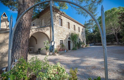 Rapolano Terme Casa | Villa Adalia: Un apartamento elegante y acogedor que cubre todo el piso superior de una antigua villa noble rural situada en una zona montañosa.