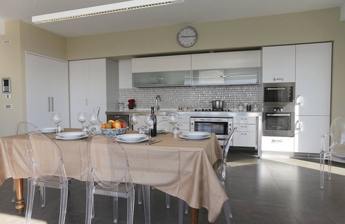 Ragusa Villa | Villa panorámica con piscina infinita, jardín, cancha de tenis, wi-fi gratuito