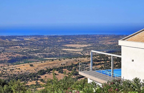 Ragusa Villa | Villa panorámica con piscina infinita, jardín, cancha de tenis, wi-fi gratuito