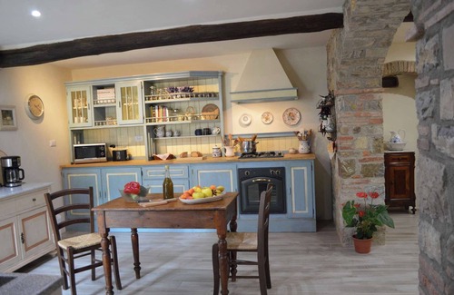Gaiole in Chianti Villa | Villa 'Agriturismo Podere Terrena' con vistas a la montaña, piscina privada y Wi-Fi