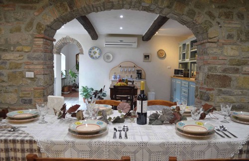 Gaiole in Chianti Villa | Villa 'Agriturismo Podere Terrena' con vistas a la montaña, piscina privada y Wi-Fi