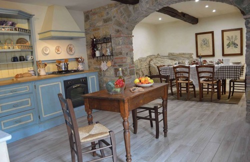 Gaiole in Chianti Villa | Villa 'Agriturismo Podere Terrena' con vistas a la montaña, piscina privada y Wi-Fi