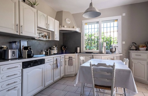 Villeneuve-les-Avignon Casa | Villa, all amenities air-conditioned with pool, parking, perfect festival.