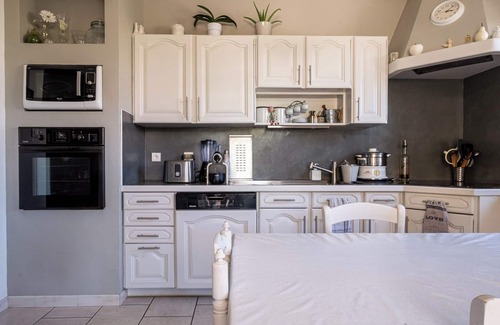 Villeneuve-les-Avignon Casa | Villa, all amenities air-conditioned with pool, parking, perfect festival.
