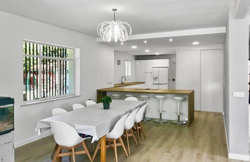 Jerez de la Frontera Villa | Villa Alamos Jerez | Piscina Salada Climatizada | BBQ x2 | Jardines | 850m2