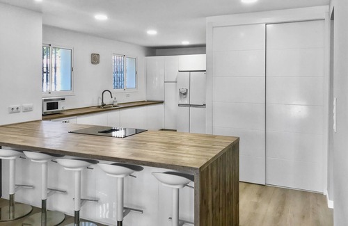 Jerez de la Frontera Villa | Villa Alamos Jerez | Piscina Salada Climatizada | BBQ x2 | Jardines | 850m2