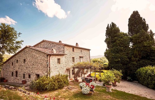 Neri Casa | Chianti Villa with Pool, Lake & Wine Cellar