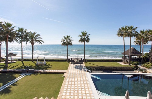 Marbella Villa | Villa Alessia 7 Bedrooms Elegant Villa Just in Front of the sea - Villas for Rent in Marbella Spain
