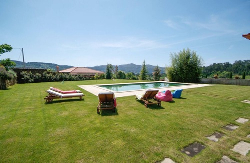 Fornelos Villa | Villa Alexa - Seis Habitaciones Villa, Capacidad 12