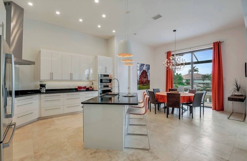 Pelican Chalet De Esquí | Casa de vacaciones de nueva construcción de alta gama con exposición occidental