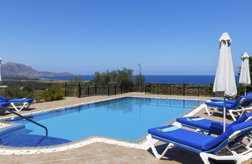 Kalathos Villa | Villa Alexi cerca de Lindos - Wi-Fi, piscina privada y vista al mar!r