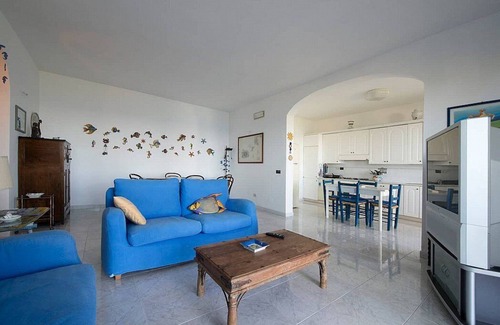 Forio Villa | Villa Alisea: Una espléndida villa de dos pisos situada en una colina.