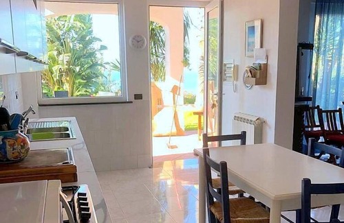Forio Villa | Villa Alisea: Una espléndida villa de dos pisos situada en una colina.